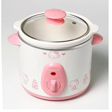 Hello Kitty gets her own crock pot Hello Kitty Kitchen Appliances, Hello Kitty Appliances, Hello Kitty Kitchen, Hello Kitty Merchandise, Hello Kitty House, Charmmy Kitty, Pink Hello Kitty, Think Food, Pink Kitchen