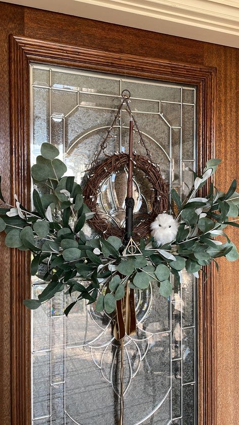 Harry Potter Door Wreath, Harry Potter Wreaths, Slytherin Wreath, Harry Potter Christmas Wreath, Harry Potter Wreath Diy, Deathly Hallows Wreath, Harry Potter Wreath, Harry Potter Door, Front Door Christmas Wreath