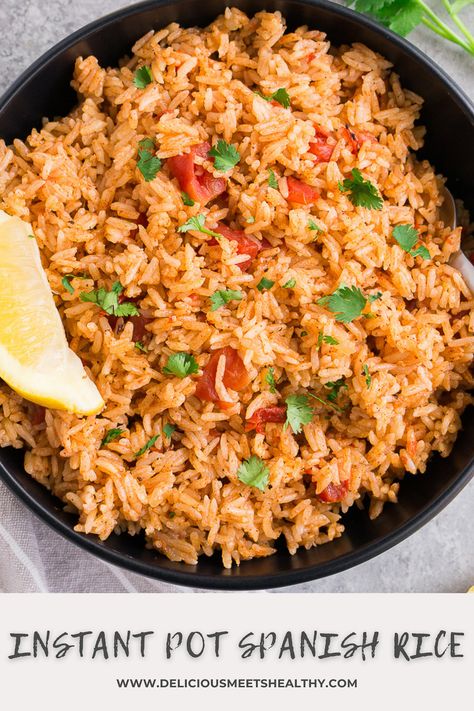 Make a batch of Instant Pot Spanish rice quickly and easily in your pressure cooker. This Mexican tomato rice recipe is seasoned with cumin, garlic, and chili powder for one delicious side dish. Instant Pot Spanish Rice, Tomato Rice Recipe, Rice Instant Pot, Spanish Rice Easy, Spanish Rice Recipe, Tomato Rice, Vegetable Rice, Spanish Rice, Seasoned Rice