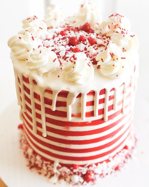 Candy cane lane red and white striped peppermint cake Candy Cane Birthday Cake, Candy Cane Christmas Cake, Striped Cakes, Candy Cane Cake, Lane Cake, Cake Smash Inspiration, Peppermint Cake, Christmas Themed Cake, Candy Birthday Cakes