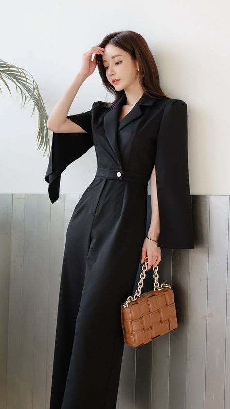 Woman Suit Fashion, Korean Fashion Dress, Classy Work Outfits, Stylish Work Outfits, Easy Trendy Outfits, Modest Fashion Outfits, Looks Chic, Casual Style Outfits, Mode Inspiration