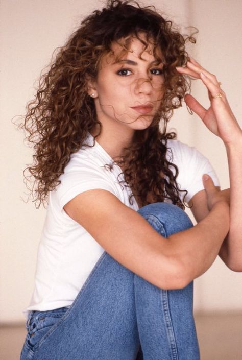 Mariah Carey Young, Mariah Carey Music, Mariah Carey 1990, Mariah Carey 90s, 90s Hairstyles, Mariah Carey, Britney Spears, Beyonce, Curly Hair