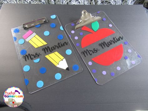 Classroom Cricut Crafts - Custom Teacher Clipboard Teacher Clipboard, Appreciation Gifts Diy, Teacher Appreciation Gifts Diy, Custom Teacher Gifts, Teacher Craft, Teachers Diy, Diy Upcycling, School Teacher Gifts, Diy Teacher Gifts