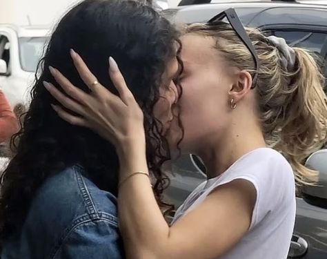 Lily Rose And Dani, Lily And Dani, Lily Rose Depp And Dani Moon, Lily Rose Depp Girlfriend, 070 Shake, Lily Depp, Alana Champion, Rose Depp, At Airport