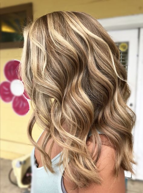 Honey Blonde Hair Dark Underneath, Brown With Blonde Highlights And Lowlights, Lo Lights Hair, Highlight Hair Ideas Blonde, Blonde With Brunette Lowlights, Balayage Hair With Babylights, Summer Light Brown Hair, Highlights In Dark Blonde Hair, Deminsional Blonde Hair