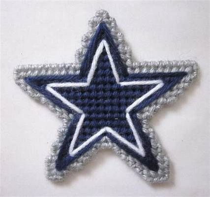 Dallas Cowboys magnet in plastic Plastic Canvas Patterns Free Nfl, Dallas Cowboy Crochet, Dallas Cowboys Plastic Canvas, Nfl Plastic Canvas Patterns, Nfl Crafts, Dallas Cowboys Crafts, Free Veterans Day, Cowboy Crochet, Canvas Magnets