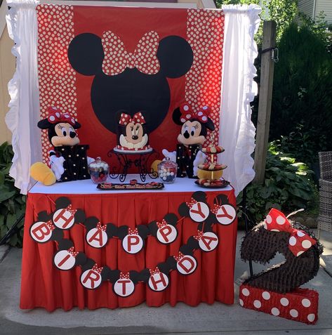 Minnie Mouse Birthday Party Ideas Red And Black, Red Minnie Mouse Party Ideas, Mini Mouse Birthday Decorations, Minnie Mouse Curtains, Minnie Mouse 2nd Birthday, Miki Mouse, Oh Twodles, Minnie Mouse Birthday Theme, Minnie Mouse Decorations