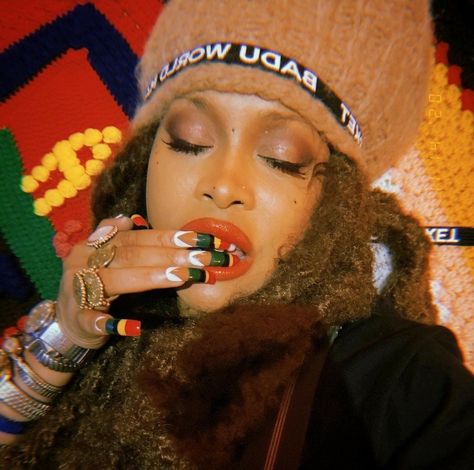 Erykah Badu Style, Daring Outfits, Earthy Aesthetic, Nail Salon Decor, Erykah Badu, Soul Jazz, Neo Soul, Best Acrylic Nails, Makeup Inspo