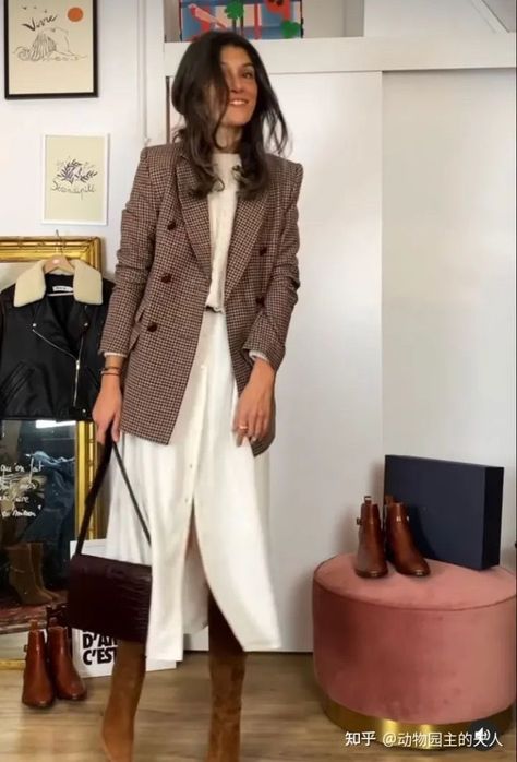 Blazer And Maxi Skirt Outfit, Women’s Work Outfits Summer 2023, Tall Boots With Dress Winter, Autum Styles Outfits 2023, Over 40s Style, Office Autum Outfits, Brown Tweed Pants Outfit Women, Conservative Fall Outfits, Quiet Luxury Fashion Fall 2023