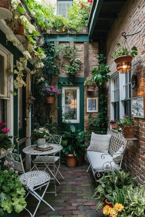 Small Patio Decorating Ideas Plants, Flower Patio Ideas, Mini Patio Ideas Small Spaces, Small Outdoor Deck Decorating, Small Townhouse Exterior, Long Narrow Patio Ideas, Cozy Patio Ideas Small Spaces, Small Townhouse Interior, Small Cozy Patio