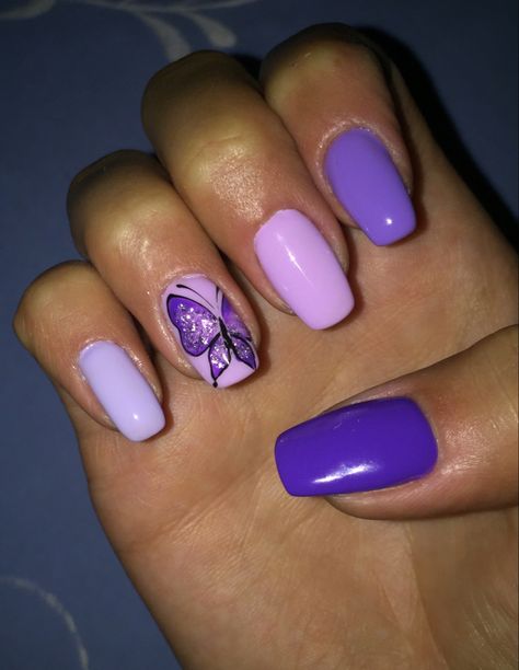 Purple with butterfly design 💜 Purple And Pink Butterfly Nails, Purple Nail Polish Ideas, Dark Purple Butterfly Nails, Purple Nails With Butterfly, Butterfly Purple Nails, Light Purple Nails Short, Nails With A Butterfly, Purple Butterfly Nails, Butterflies Nails