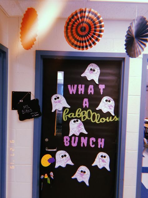 Decorate Door For Halloween School, Halloween Classroom Door Ghost, Hollween Decor Classroom Door, Classroom Door Decor Halloween, Halloween Classroom Door Decorating Ideas, Halloween Theme Door Classroom, Halloween Infant Door Ideas, Ghost Door Decorations Classroom, Halloween Door Preschool