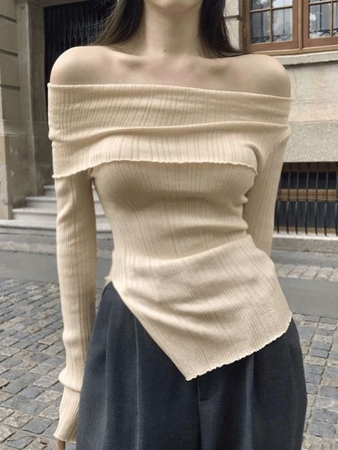 2023 Buy Split Off Shoulder Ribbed Knit Top under US$15 in Sweaters Online Store. Free Shipping with US$69+. Check reviews and buy it today. Style: Casual/Street/Sweet/Y2K/Sexy Fabric Content: Polyester Blend Fit Type: Slim fit Neckline: Off the Shoulder #y2k #retro #aesthetic #backtoschool #backtoschooloutfits #firstdayofschooloutfit #fall #fallfashion #winter #streetstyle #outfits #ootd #trendyoutfits #fashionista #casualoutfits #knitting #crochet #knit #cottagecore #longsleeve Chique Outfit, Acrylic Decoration, Autumn Knitwear, Pullover Women, Basic Sweaters, Ribbed Dress, Off Shoulder Fashion, Knitted Tops, Ribbed Knit Top