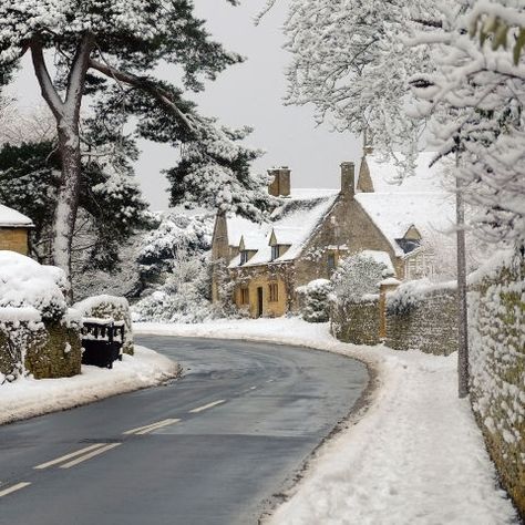 Winters Tafereel, Cotswolds England, I Love Snow, Winter Szenen, English Village, Winter Fairy, I Love Winter, Winter Magic, Winter Scenery