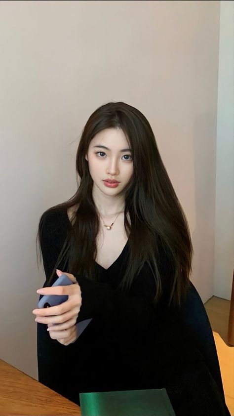 Medium Long Haircuts, Mode Ulzzang, China Girl, I Love Girls, Long Hair Cuts, Ulzzang Girl, Aesthetic Girl, My Website, Beauty Tips