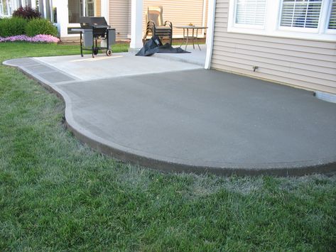 Back Porch Concrete Patio, Small Concrete Patio, Simple Concrete Patio, Poured Concrete Patio Ideas, Concrete Patio Extension Ideas, Patio Ideas Concrete, Cement Backyard, Concrete Extension, Backyard Ambiance