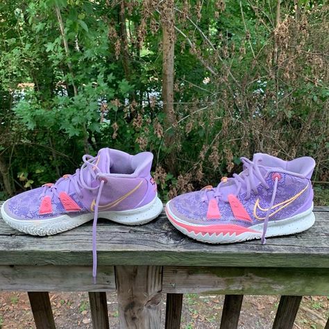 Nike Kyrie 7 “Daughters” Sz 9 (mens) Kyrie 7 Daughters, Kyrie 7 Shoes, Zapatillas Nike Basketball, Bball Shoes, Hoop Shoes, Bb Shoes, Best Volleyball Shoes, Kyrie 7, Basket Nike