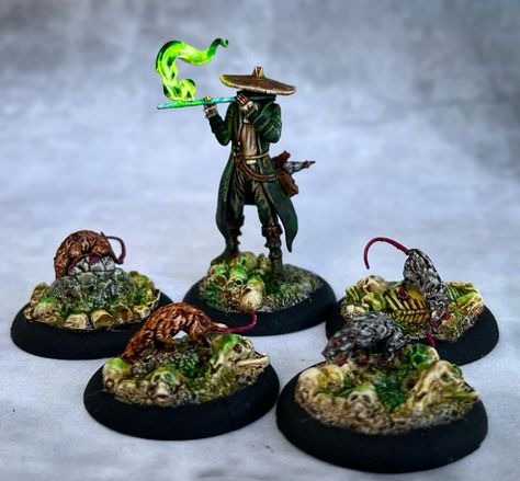 Viruk (@what.the.faux on IG) recently painted Hamelin, the Piper on the Play Wyrd Stream. Curious about his method? Check him out 2nd and 4th Tuesdays at 3pm EST! #playwyrd #wyrdgames #malifaux #Miniaturepainting Miniature Painting, Models