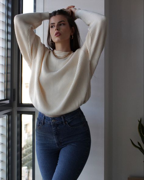 Beige Sweater And Jeans Outfit, Beige Sweater Outfit, Sweater And Jeans Outfit, Jeans Jewelry, Knit Sweater Outfit, Simple Sweaters, Jeans Outfits, Zara Fashion, Beige Top