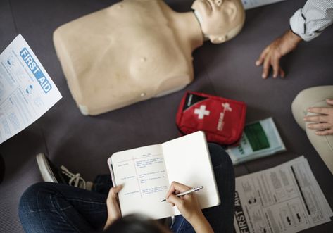 First Aid Training, First Aid Cpr, Life And Health Insurance, Basic First Aid, Cpr Training, Vision Book, Male Doctor, Medical Business, Medical Consultation