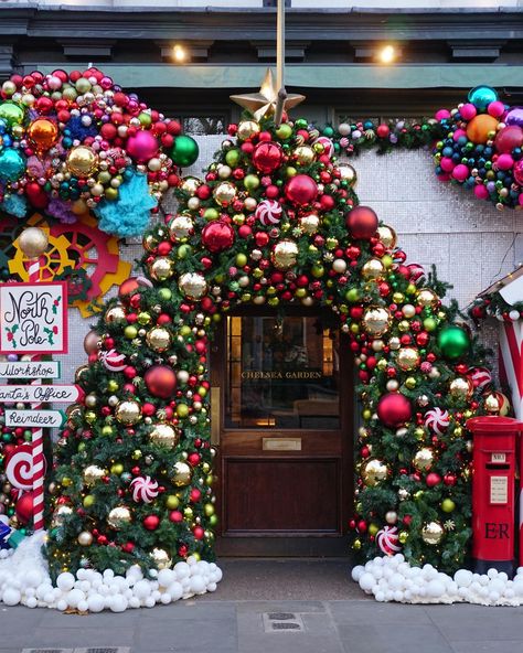 Porch Garland Ideas, Christmas Garland For Front Door, Front Porch Garland, Ivy Chelsea Garden, Christmas Installation, Porch Garland, The Ivy Chelsea, Christmas Entry, Chelsea Garden