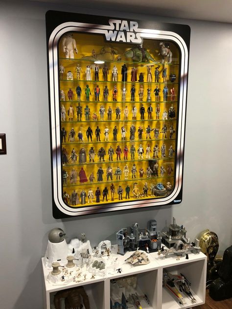 Collectors Room Ideas, Star Wars Action Figures Display, 80s Star Wars, Action Figure Display Case, Star Wars Man Cave, Toy Collection Display, Figures Display, Vintage Star Wars Toys, Disney Room Decor