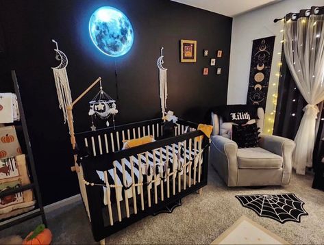 Horror Room Ideas, Spooky Nursery, Goth Room Ideas, Horror Room, Gothic Baby, Horror Decor, Dark Home Decor, Dark Home, House Room