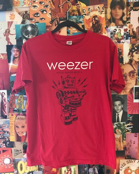 Weezer 90s band tee Weezer Shirt, 90s Bands, Weezer, Band Tees, Mens Graphic Tshirt, Band, Mens Tshirts, Mens Tops, T Shirt