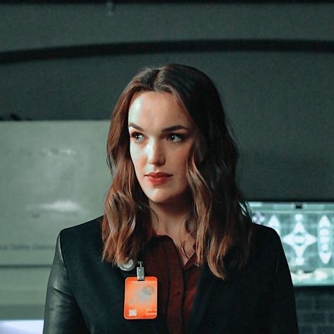 jemma simmons icon marvel agents of shield pls credit @sithsmcu on twitter if you use Agents Of Shield Simmons, Jemma Simmons Aesthetic, Jemma Icons, Agents Of Shield Icons, Jemma Simmons Icons, Simmons Agents Of Shield, Lil Henstridge, Shifting Aesthetic, Marvel Collage