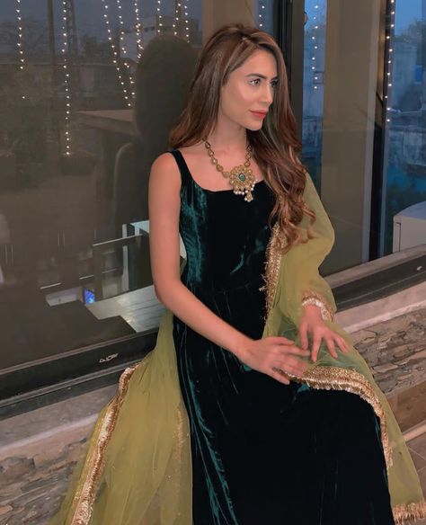 Velvet Dresses Outfit, Velvet Suit Design, Trendy Outfits Indian, Velvet Dress Designs, Casual Indian Fashion, Velvet Dresses, Salwar Kamiz, Indian Dresses Traditional, Indian Gowns Dresses