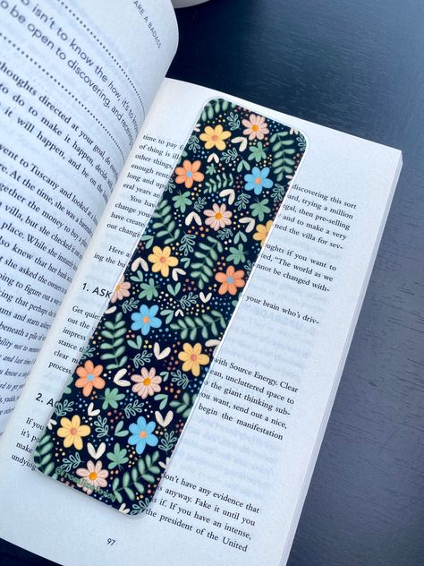 Excited to share this item from my #etsy shop: Black Floral bookmark | waterproof bookmark || Books bookmark | Double-sided & Laminated. Breaks Books, Sticker Reference, Black Bookmark, Books Bookmark, Cool Bookmarks, Handmade Bookmarks Diy, Acrylic Markers, Reading Accessories, Handmade Bookmarks