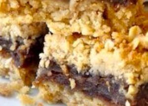 Traditional Newfoundland Date Squares Newfoundland Date Squares, Recipe For Date Squares, Beef Masala, Newfoundland Recipes, Date Squares, Lemon Squares, Lemon Filling, Cherry Cake, Crumble Topping