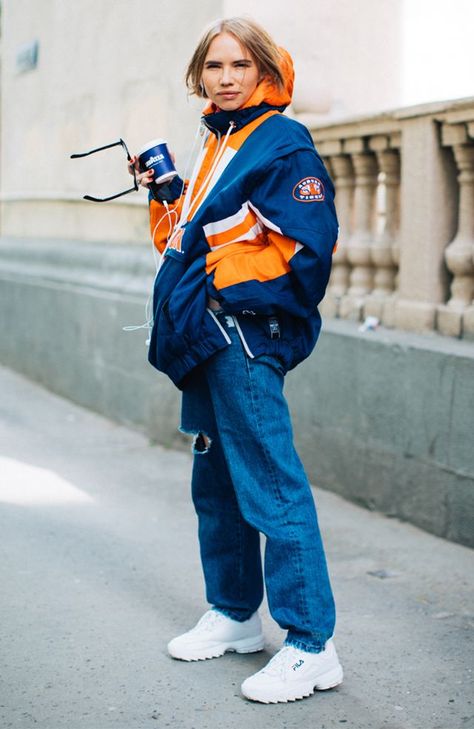 Tbilisi Georgia Fashion Week 2018 Street Style - Windbreaker Sneakers Outfit Work, Georgia Fashion, White Sneakers Outfit, Top Street Style, Chic Winter Outfits, Sneakers Fashion Outfits, Summer 19, New Street Style, Fashion Week 2018