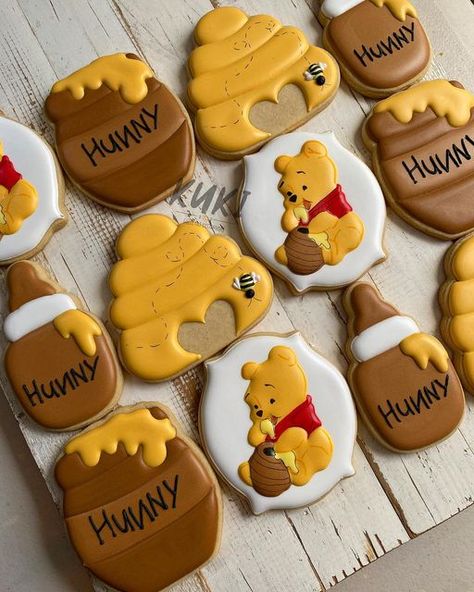 Winnie The Pooh Cookies 1st Birthday, Winnie The Pooh Gender Reveal Ideas For Party, Winnie The Pooh Birthday Cookies, Winnie The Pooh Gender Reveal Party, Winnie The Pooh Royal Icing Cookies, Compleanno Winnie The Pooh, Winnie The Pooh Gender Reveal Decor, Winnie The Pooh 1st Bday, Pooh Cookies Decorated