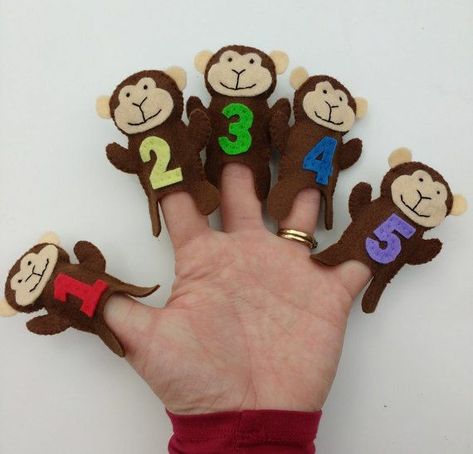 Finger Puppets Diy, 5 Little Monkeys, Monkey Puppet, Finger Puppet Patterns, Monkey Crafts, Centipedes, Felt Puppets, Felt Board Stories, Five Little Monkeys