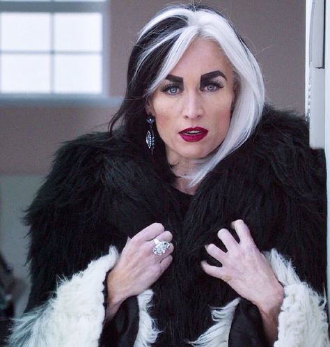 Cruella De Vil in Once Upon a Time Victoria Smurfit, Cruella Deville, Makeup Trends, Once Upon A Time, Halloween, Disney, Makeup, Hair, Make Up