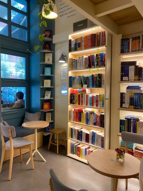 Bookstore Cafe Interiors, Small Book Shop Aesthetic, Working At Bookstore, Book Store Layout, Cafe With Books Coffee Shop, Coffee Book Shop Design, Cozy Bookstore Cafe Aesthetic, Cafe Bookstore Interior Design, Books And Coffee Shop