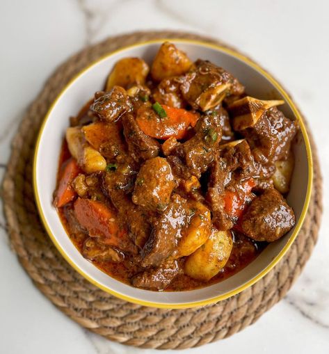 Roast Aesthetic, Stew Aesthetic, Meat Stew, South African Recipes, African Food, Beef Stew, A Bowl, Pot Roast, Happy Sunday