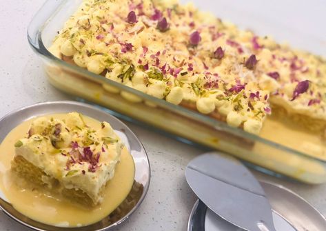 Sliced Desserts, Rasmalai Tres Leches, Chocolate Tres Leches Cake, Tres Leches Cake Recipe, Recipes Fruit, Leches Cake, Light Cakes, Sponge Cake Recipes, Tres Leches Cake