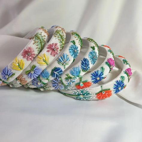 Homemade Bangles, Embroidered Bangles, Diy Baby Bows Headbands, Beads Bangles, Diy Earrings Materials, Fabric Bangles, Silk Thread Bangles Design, Textile Earrings, Silk Bangles