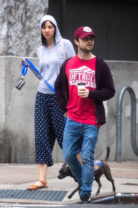 Daniel Radcliffe Girlfriend, Danielle Radcliffe Harry Potter, Daniel Radcliffe Funny, Daniel Radcliffe Paparazzi, Erin Darke, Merrily We Roll Along Daniel Radcliffe, Daniel Radcliffe And Erin Darke, Daniel Radcliffe Behind The Scenes, Still Alice