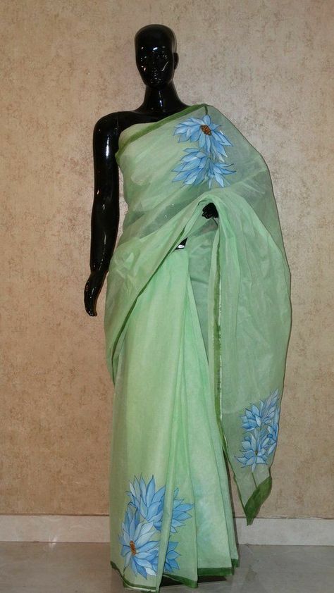 Hand Painted Sarees Floral, Hand Painting On Fabric, Sari Embroidery, Hand Painted Saree, Painted Saree, Cutwork Saree, Saree Painting Designs, Painting Fabric, Saree Painting