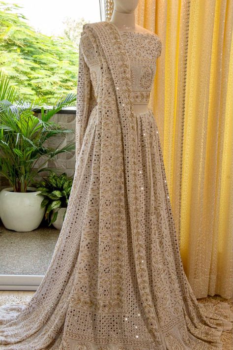 Bridal Chikankari Lehenga, Simple Choli Designs, Swati Core, Chikankari Lehenga Designs, Chikankari Lehenga Bridal, Sagan Dress, Party Wear Maxi Dresses, Anarkali Bridal, Lehenga Ideas