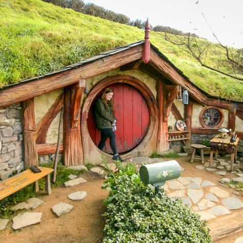 Bilbo Baggins House, Hobbit House Interior, Green Dragon Inn, Casa Dos Hobbits, Party Marquee, Hobbit Holes, Lord Of The Rings Trilogy, Pose For Pictures, Shed Of The Year