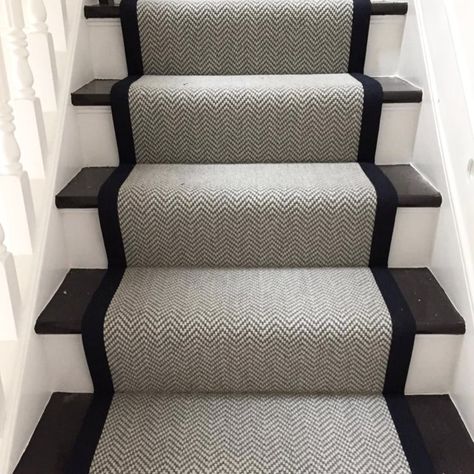 White And Black Staircase With Runner, Stair Runner Narrow Stairs, Black And White Staircase With Runner, Black Stairs With Carpet Runner, Stair Runner Black Stairs, Stair Runner Carpet Ideas, Black And White Stair Runner, Staircase Runner Carpet, Stair Ideas Staircase Makeover