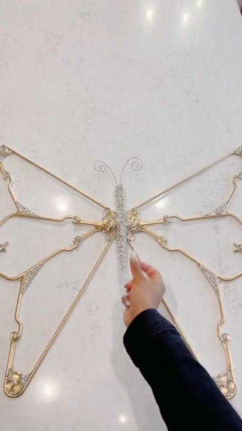 Butterfly From Hangers, Butterfly With Hangers, Hanger Butterfly Diy, Dollar Tree Butterfly Crafts, Diy Large Butterfly, Diy Mirror Frame Decoration, Diy Butterfly Costume, Diy Fairy Wings, Fairy Costume Diy