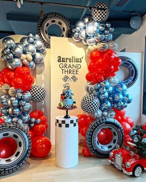 BALLOONS • DECOR • COURSES GTA | Aurelius’ GRAND 3 💨 ⠀ What a set up this was 🤩 ⠀ Multiple photo booth stations, mosaic, helium bunches - it all came together to create an… | Instagram 5th Birthday Boys, Cars Birthday Party Decorations, Balloons Decor, Deco Ballon, Boys First Birthday Party Ideas, Race Car Party, Balloon Party, Cars Birthday Parties, Boy Decor