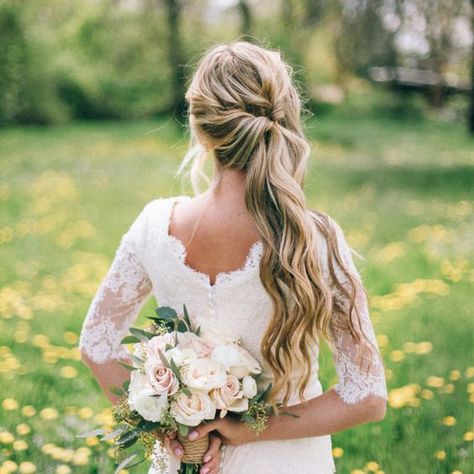 In this article, a wedding hair professional shares her BEST hair tips for wearing a side ponytail style. Great advice and gorgeous style ideas! Side Ponytail Wedding, Wedding Hair Tips, Wedding Hairstyles And Makeup, Side Pony, Side Ponytail, Hair Volume, A Wedding Dress, Wedding Hair And Makeup, Hair Tips