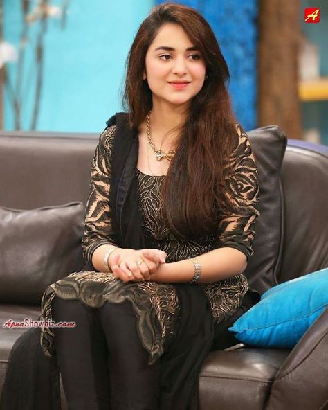 Yumna Zaidi, Pakistani Actors, Cute Celebrity Couples, Nice Hair, Pakistani Bridal Dresses, Simple Pakistani Dresses, Pakistani Actress, Pakistani Bridal, Stylish Girl