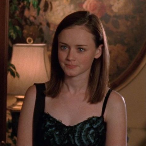 Gilmore Girls Rory, Rory Gilmore, Gilmore Girls, Short Hair, Hair, Black